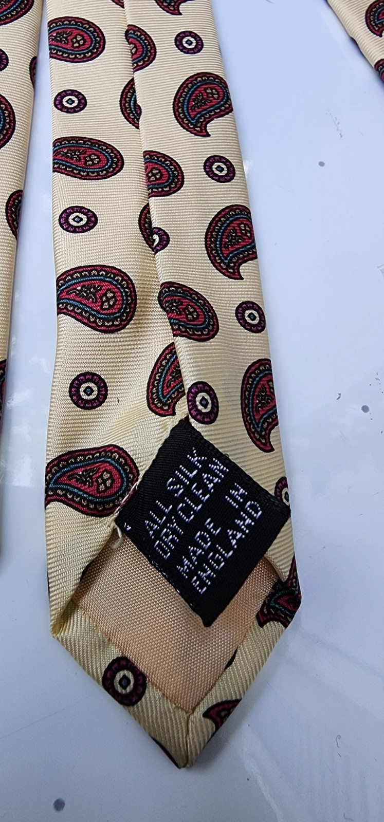 Britches Paisley 100% Silk tie 3.25″ X 57.5″ Made In England