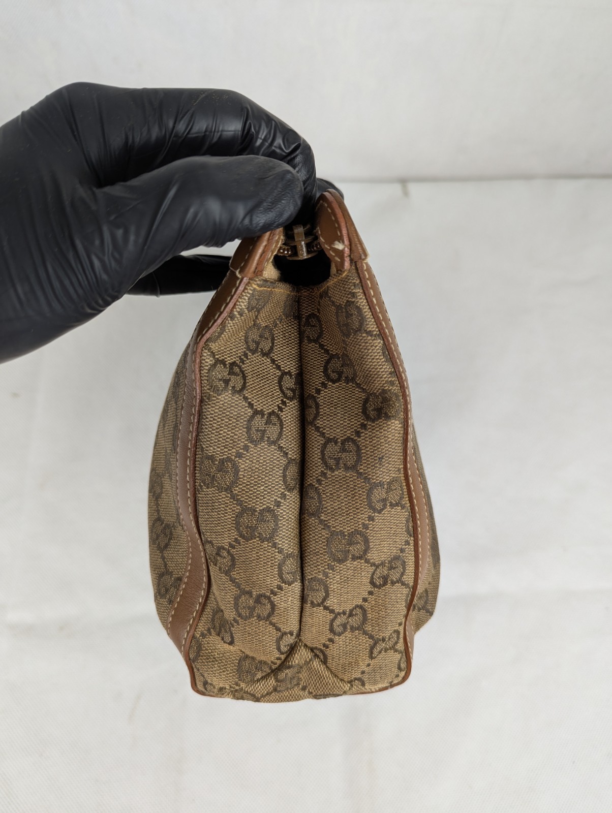 Vintage Gucci GG Supreme monogram pouch Handbag Brown Canvas Leather.