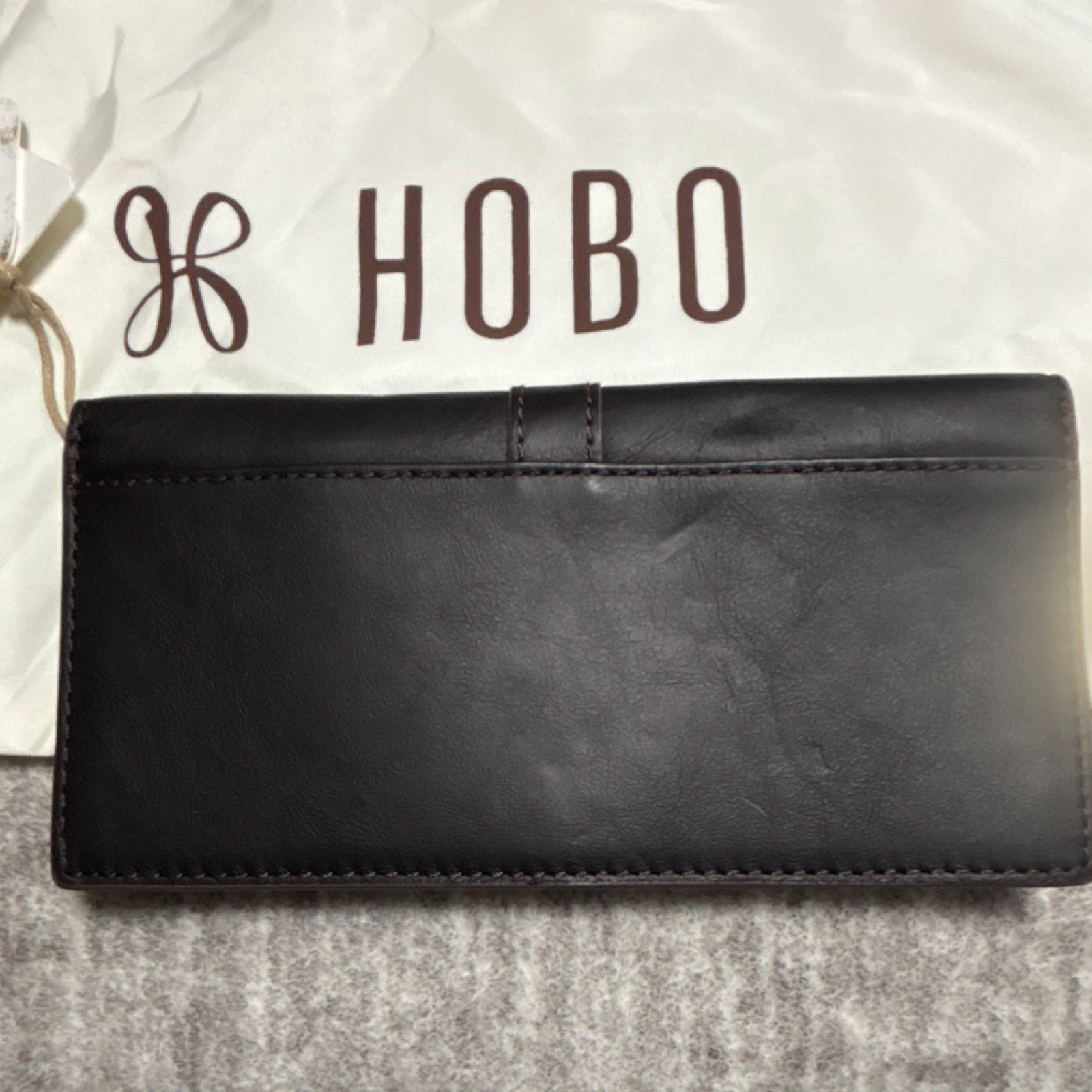 Hobo ALTA Folding Wallet Black Solid Pattern Credit Card Snap Accent Women’s