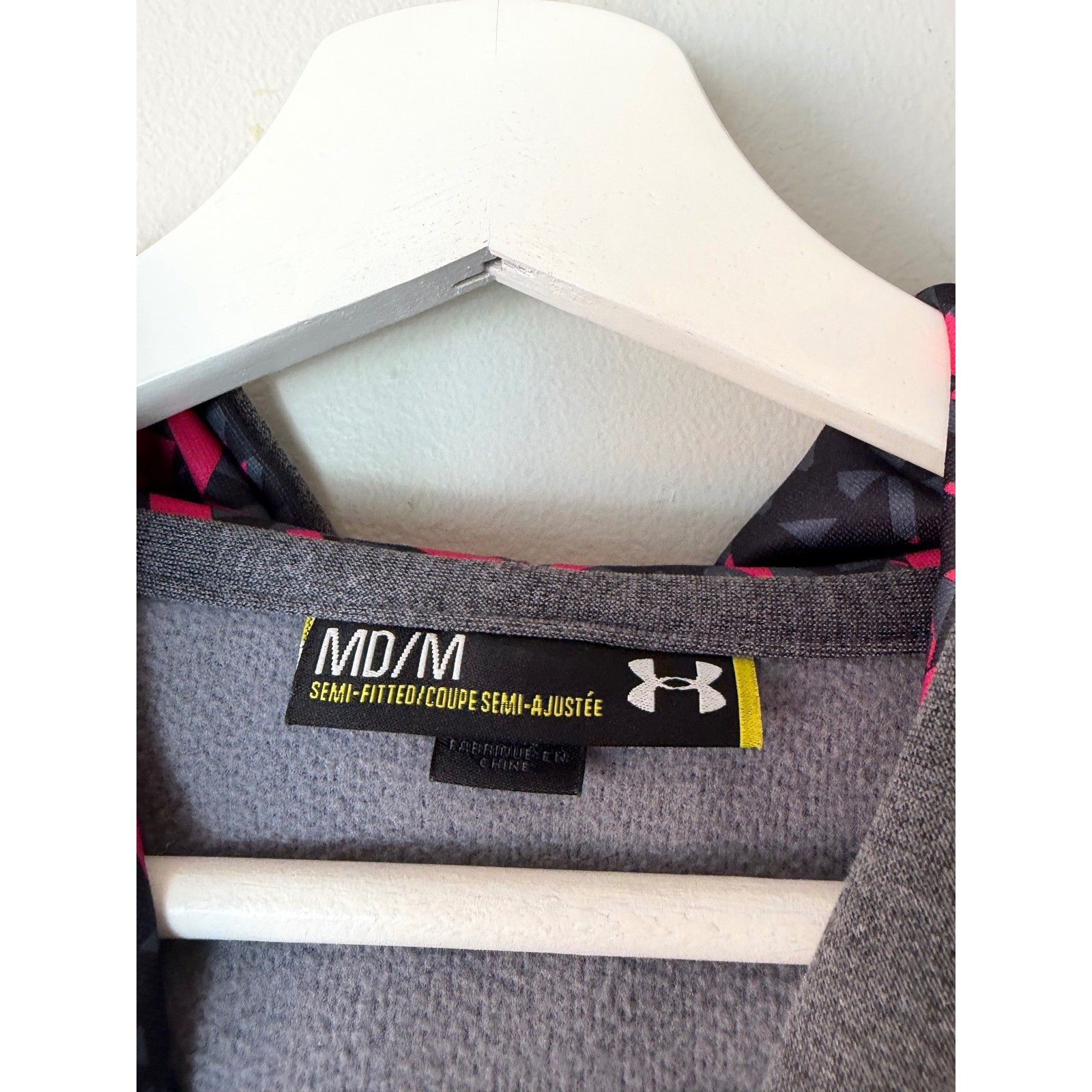 Under Armour Women’s Semi-Fitted Hoodie Gray Pink Geometric Logo Pullover Medium
