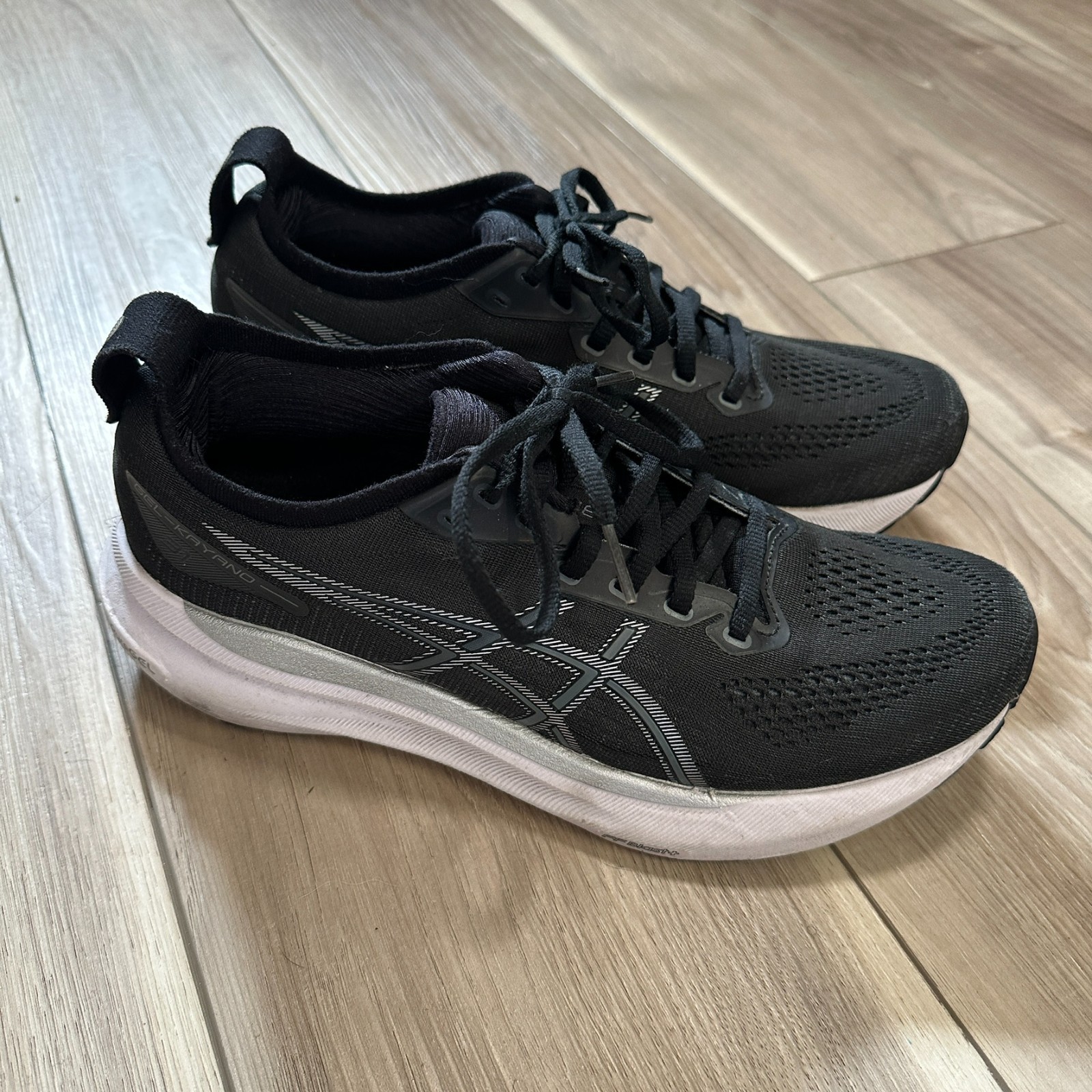 Asics Gel-Kayano 31 Womens Size 9.5 Black White Athletic Running Shoes Sneakers