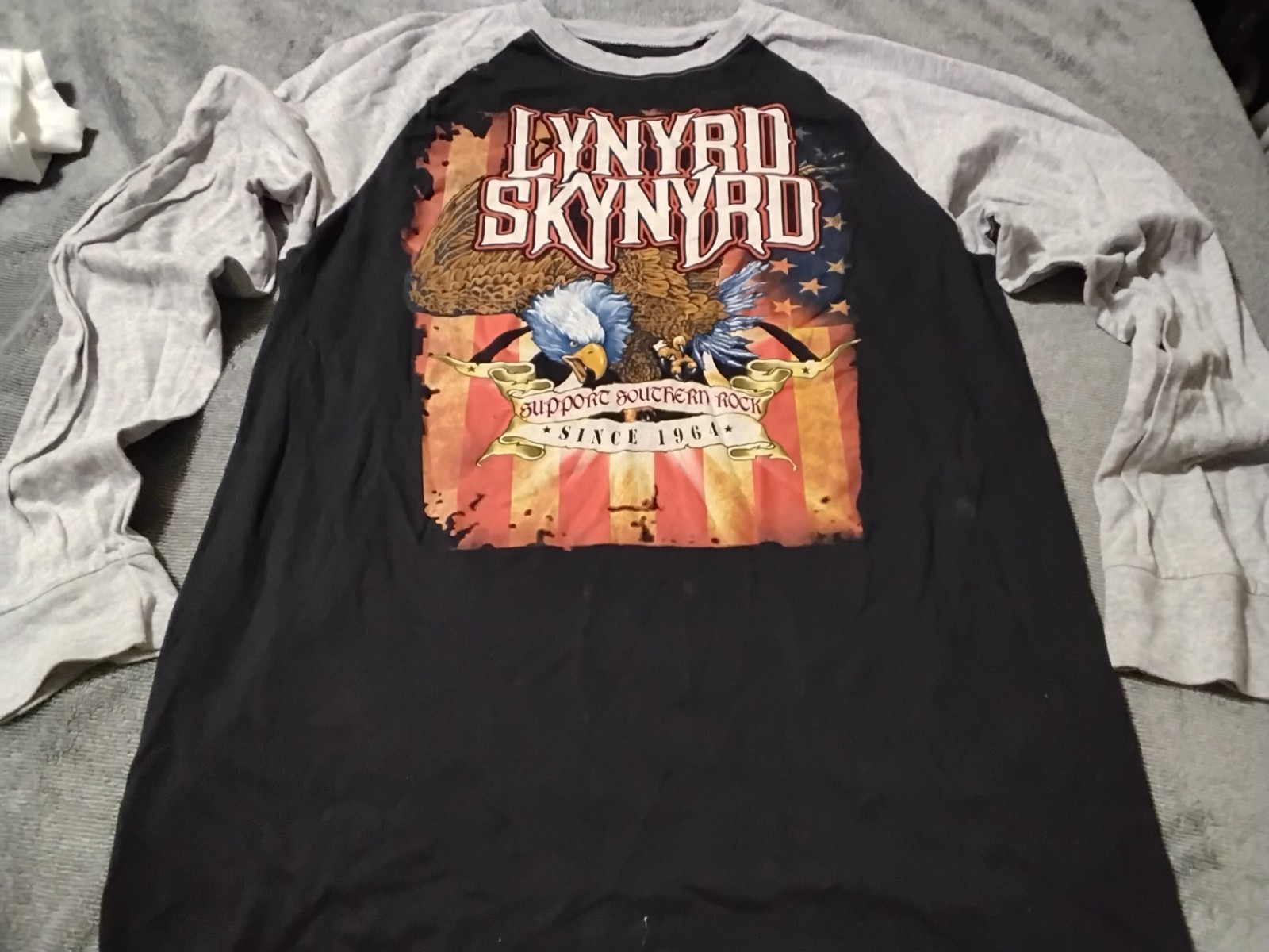 Lynyrd Skynyrd Men’s L Black/Gray Raglan Eagle Graphic Crew Neck Tee