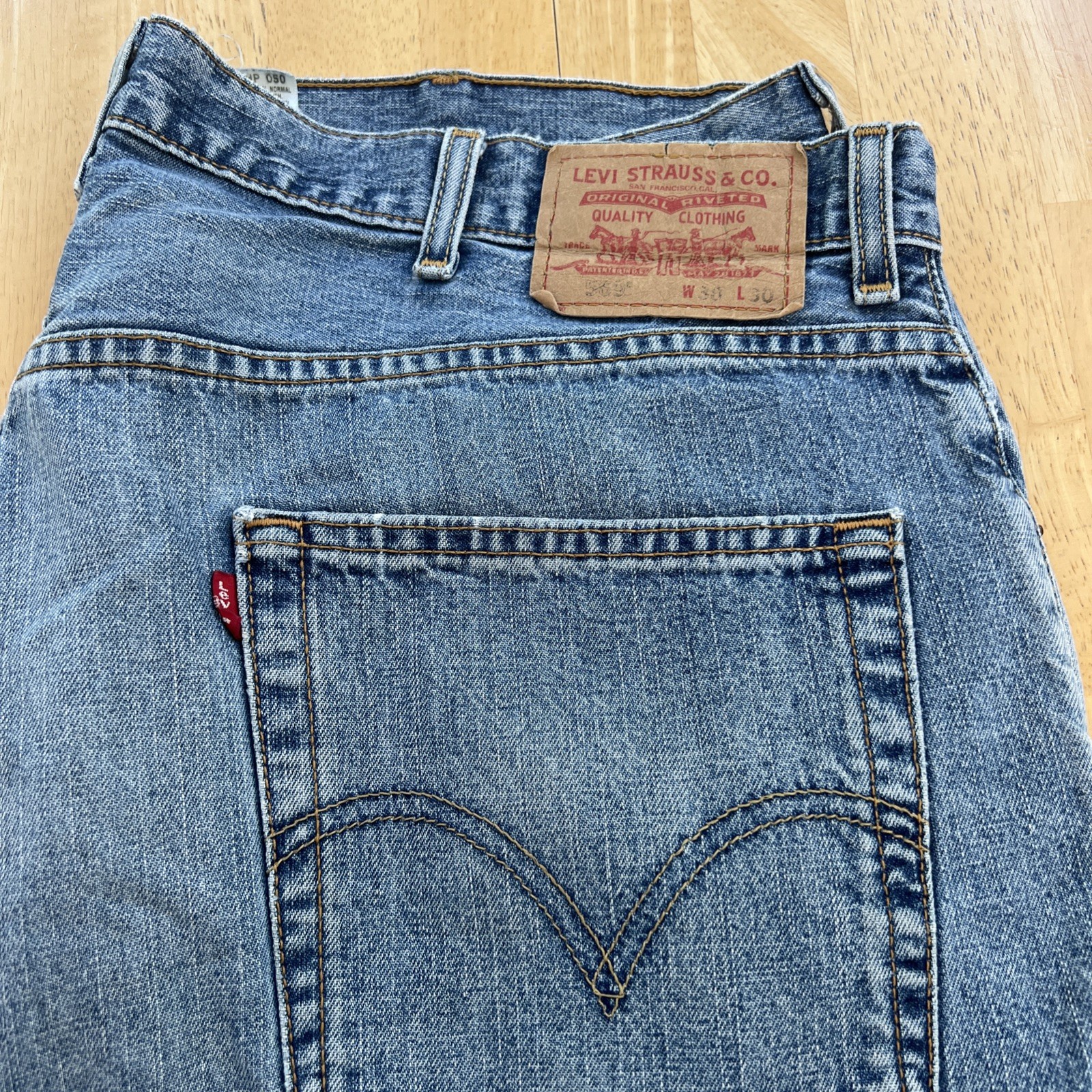 Levis 569 Loose Straight Leg Jeans Mens 38×30 Light Wash Blue Denim 00569-4550