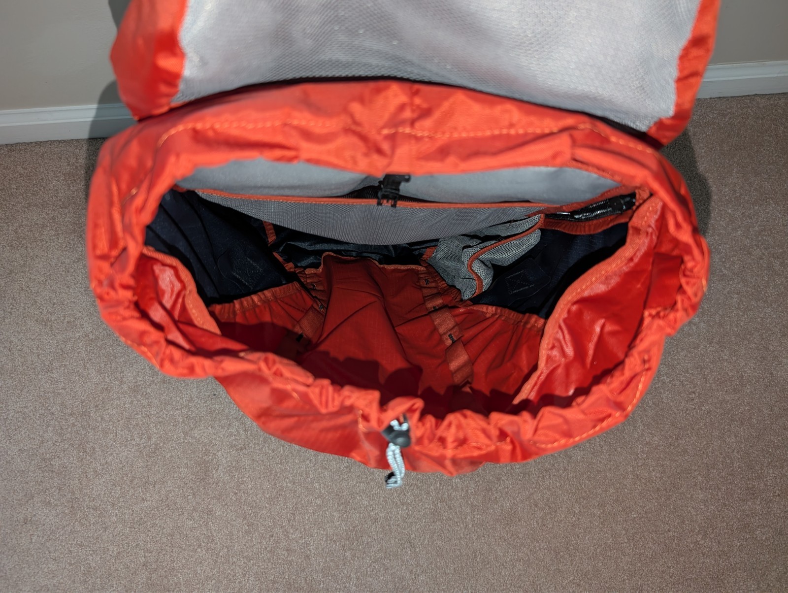 NWT Victorinox Altmont Active Lightweight Captop Backpack, Orange/Navy, 26L