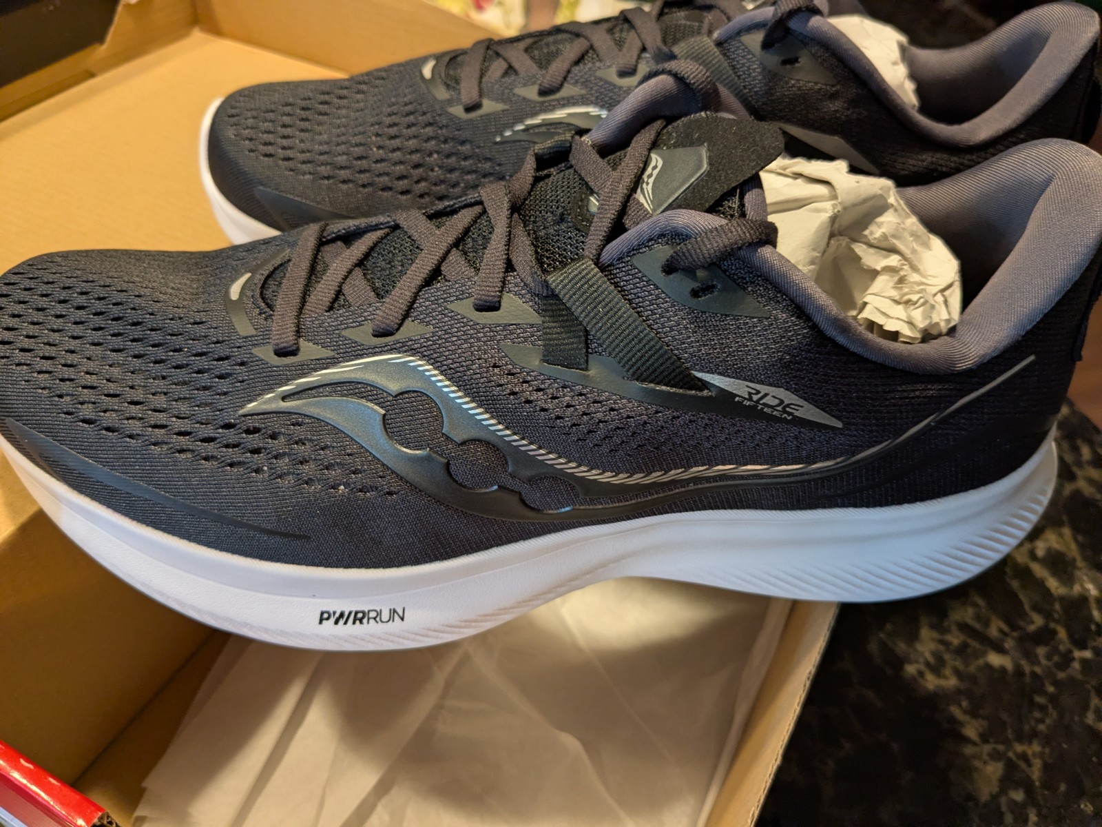 Size 11 – Saucony Ride 15 WIDE Black White NEW