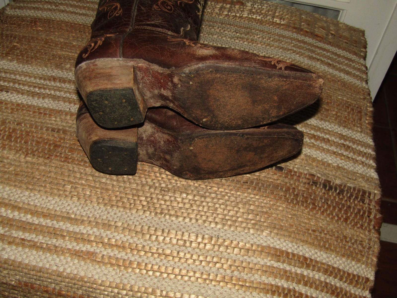 Circle G L5039 Chocolate Leather Snip Toe Embroidered Cross Boots Women’s 6 M