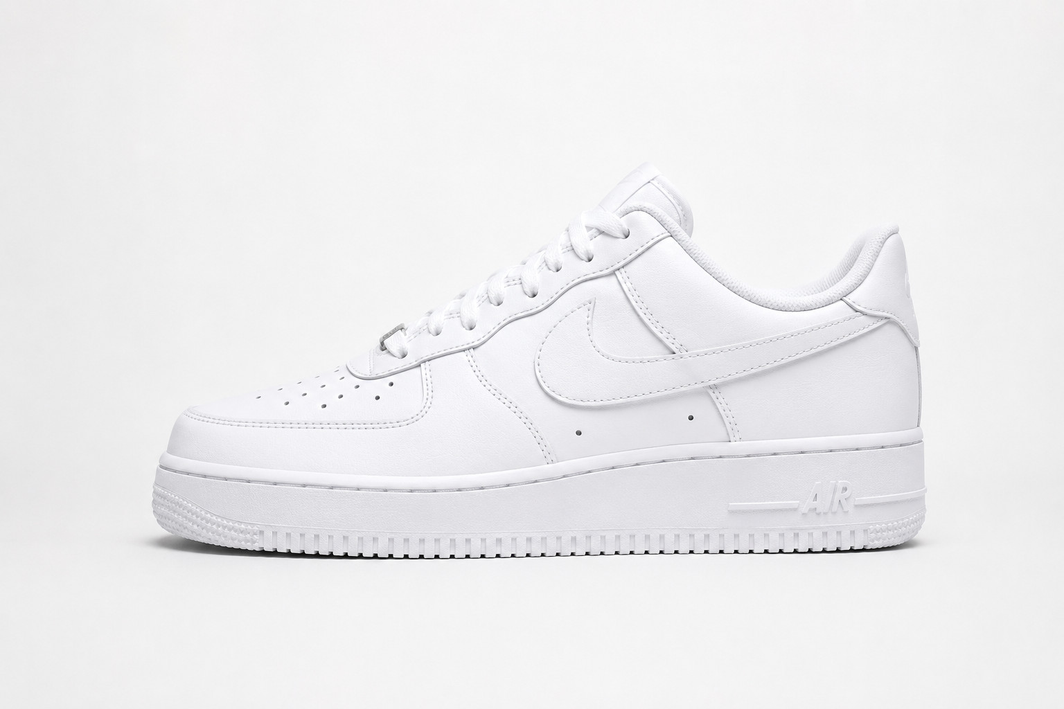 Nike Air Force 1 low Triple Classic – Streetwear Essential