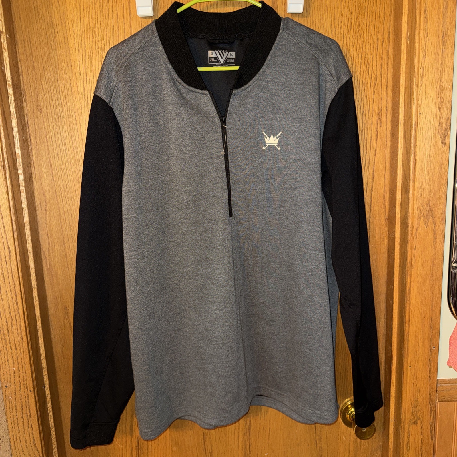 Levelwear 1/2 Zip Pullover Top Size XL Gray w/Black Sleeves & Collar
