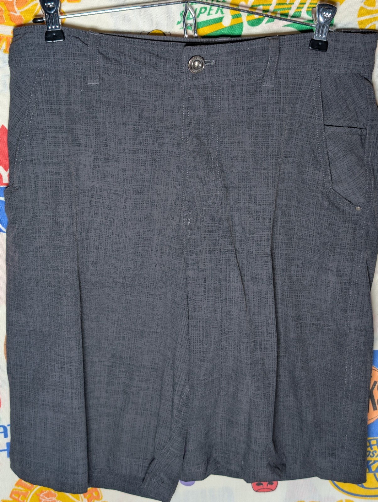 Lululemon Shorts 34 Gray Stretch 21-In Length Inseam 11 In Excellent Condition