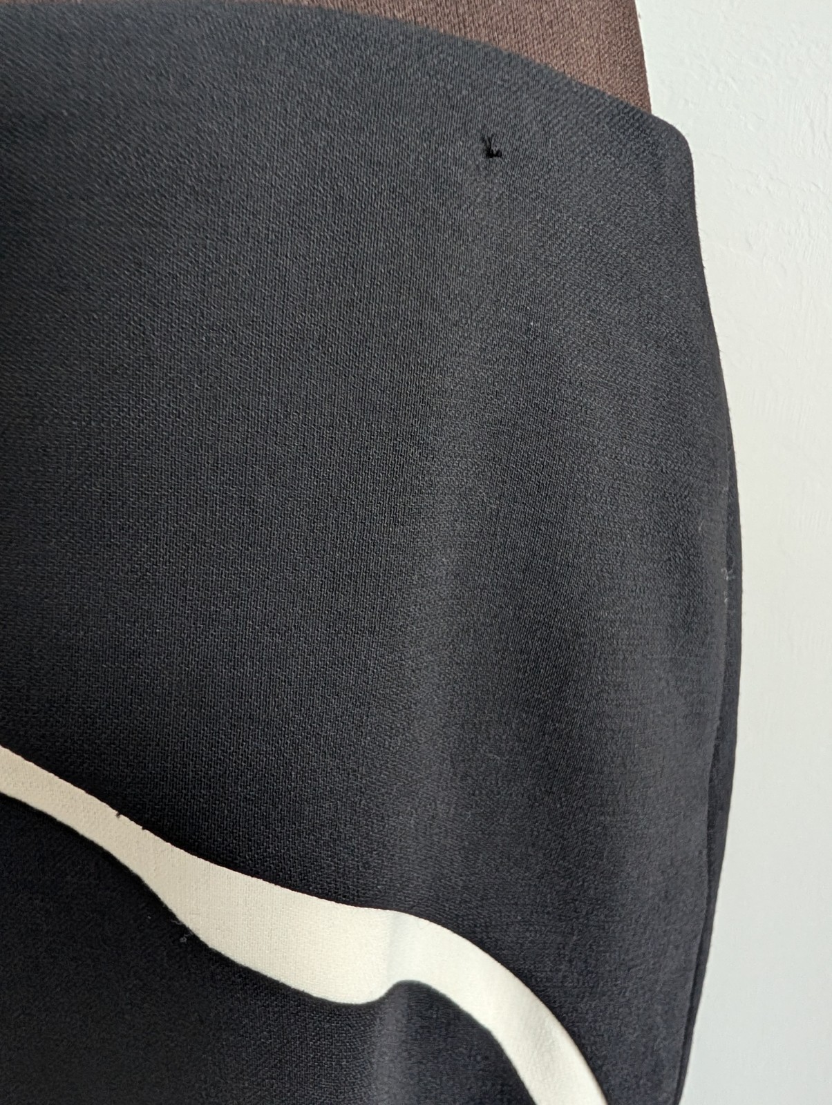 $650 Escada wool black and white straight midi skirt 40 10 L