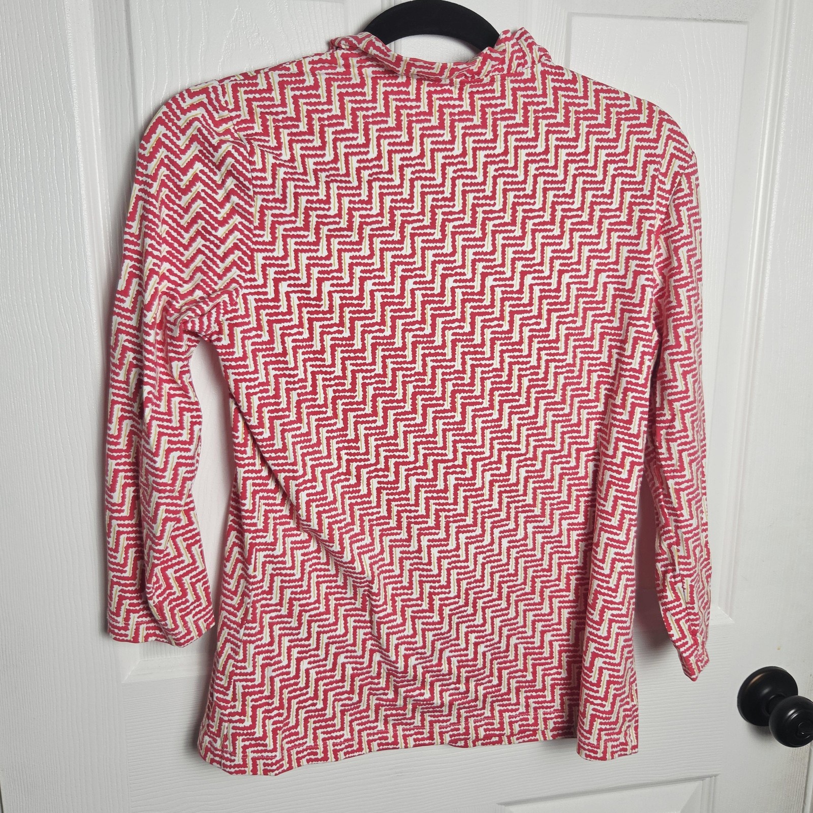 J. McLaughlin Shirt Womens Medium Pink Catalina Chevron Ruffe V Neck Jersey Top