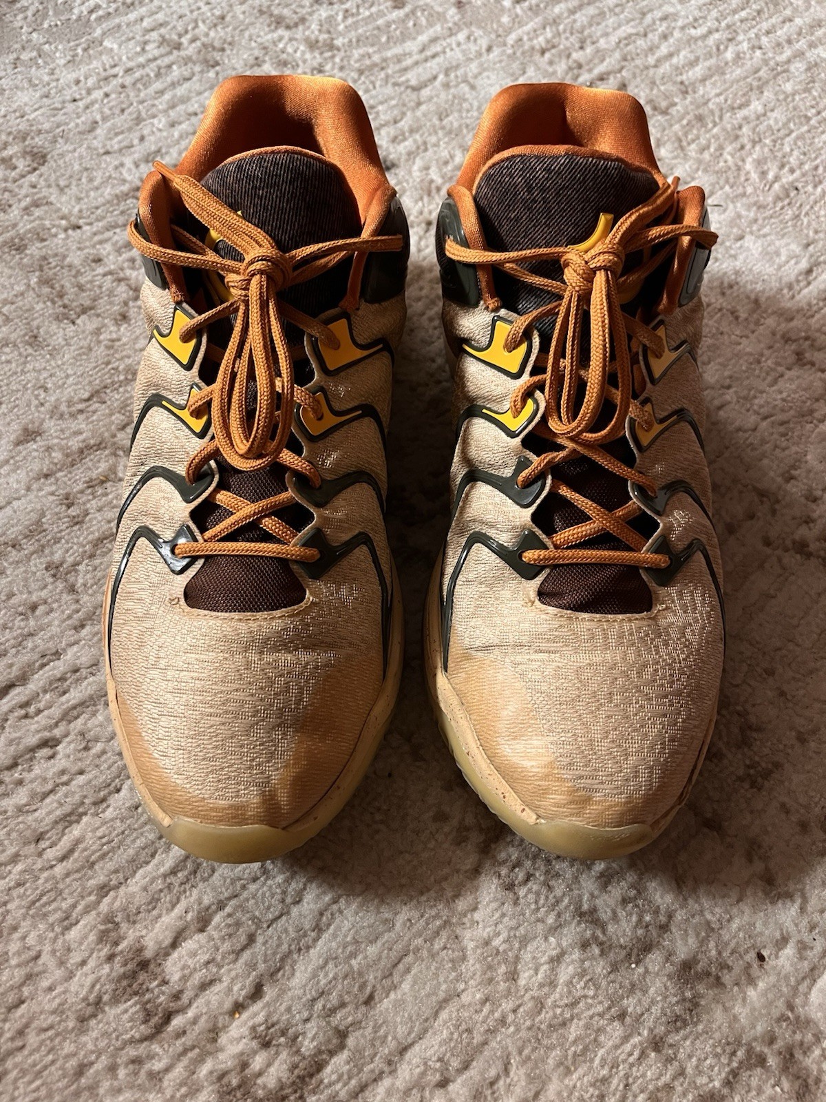 Nike Men’s Low Top Athletic Sneakers Tan/Black/Orange/Yellow Lace-Up Rubber