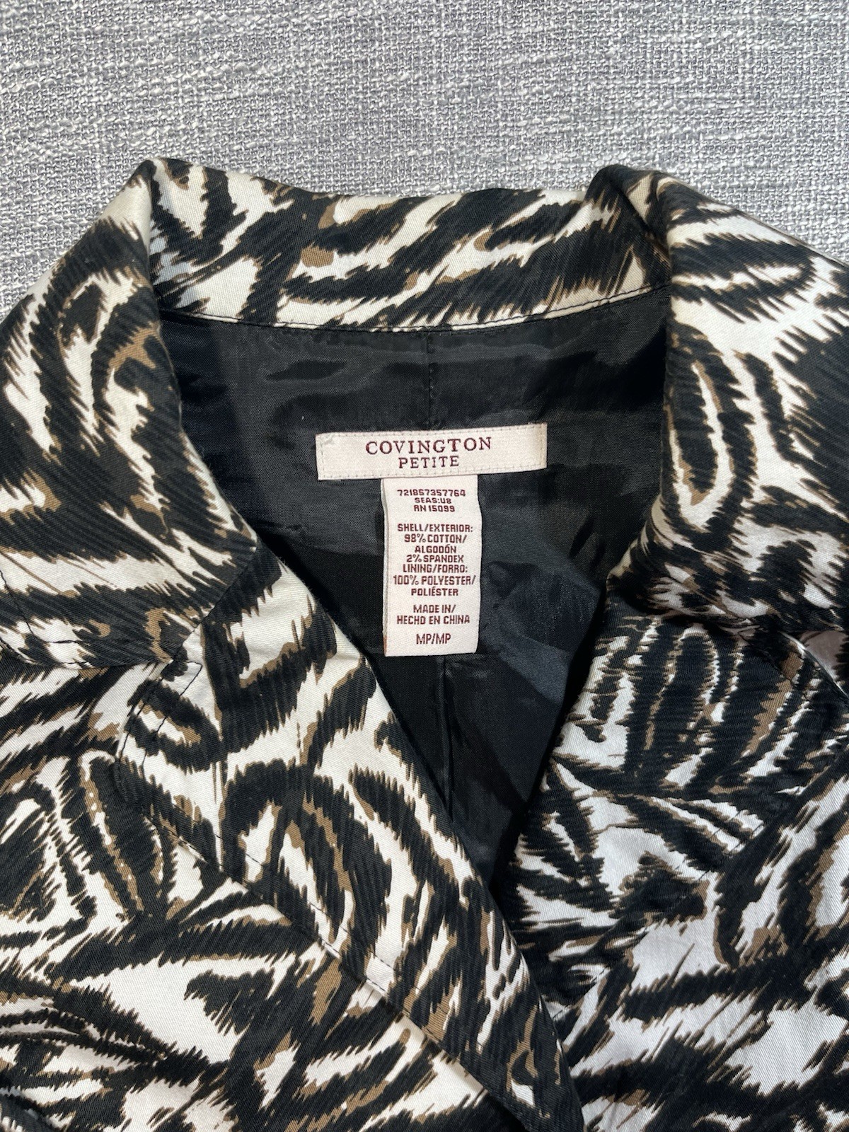 Covington Women’s Petite 8 Zebra Animal Print Button Front Lined Jacket Pockets
