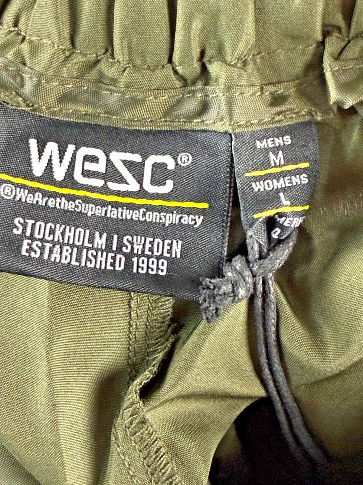 Size M (Women’s L) – WESC Nylon Cargo Wind Shorts Olive Green Lightweight NWT