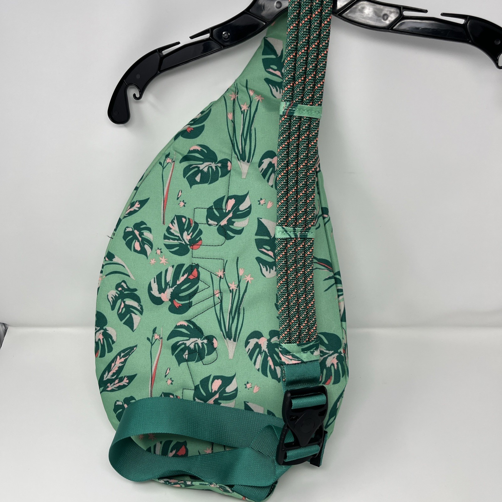 KAVU Tropical Jungle Leaf Rope Sling Backpack Canvas Bag Outdoor Beach Travel
