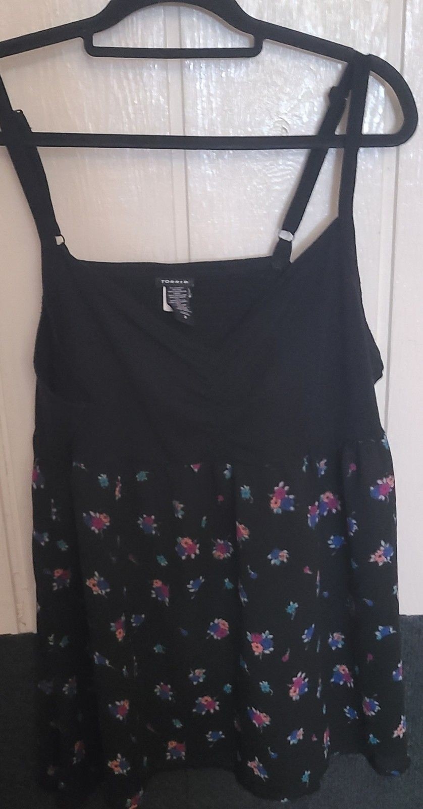Torrid Sz 3 EUC Georgette Ditzy Floral Top Blouse Black Cami