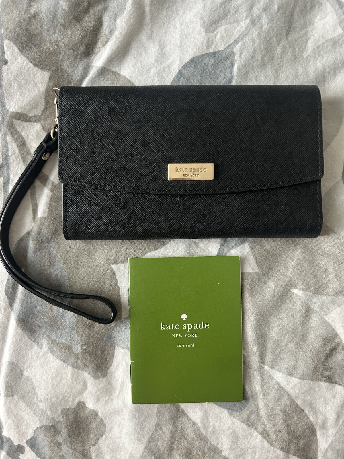 Kate Spade New York Wristlet Cellphone Holder Wallet Black