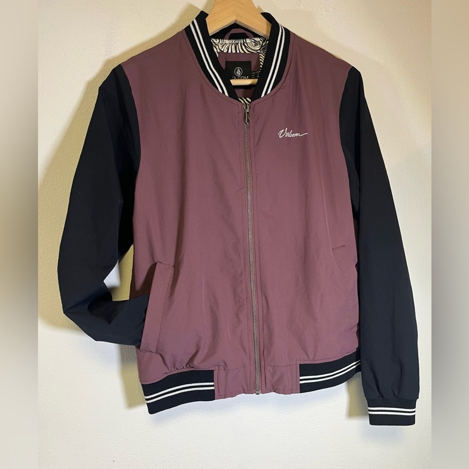 VOLCOM-COCO HO TRACK JACKET EGGPLANT with Printed Body Lining Size Small