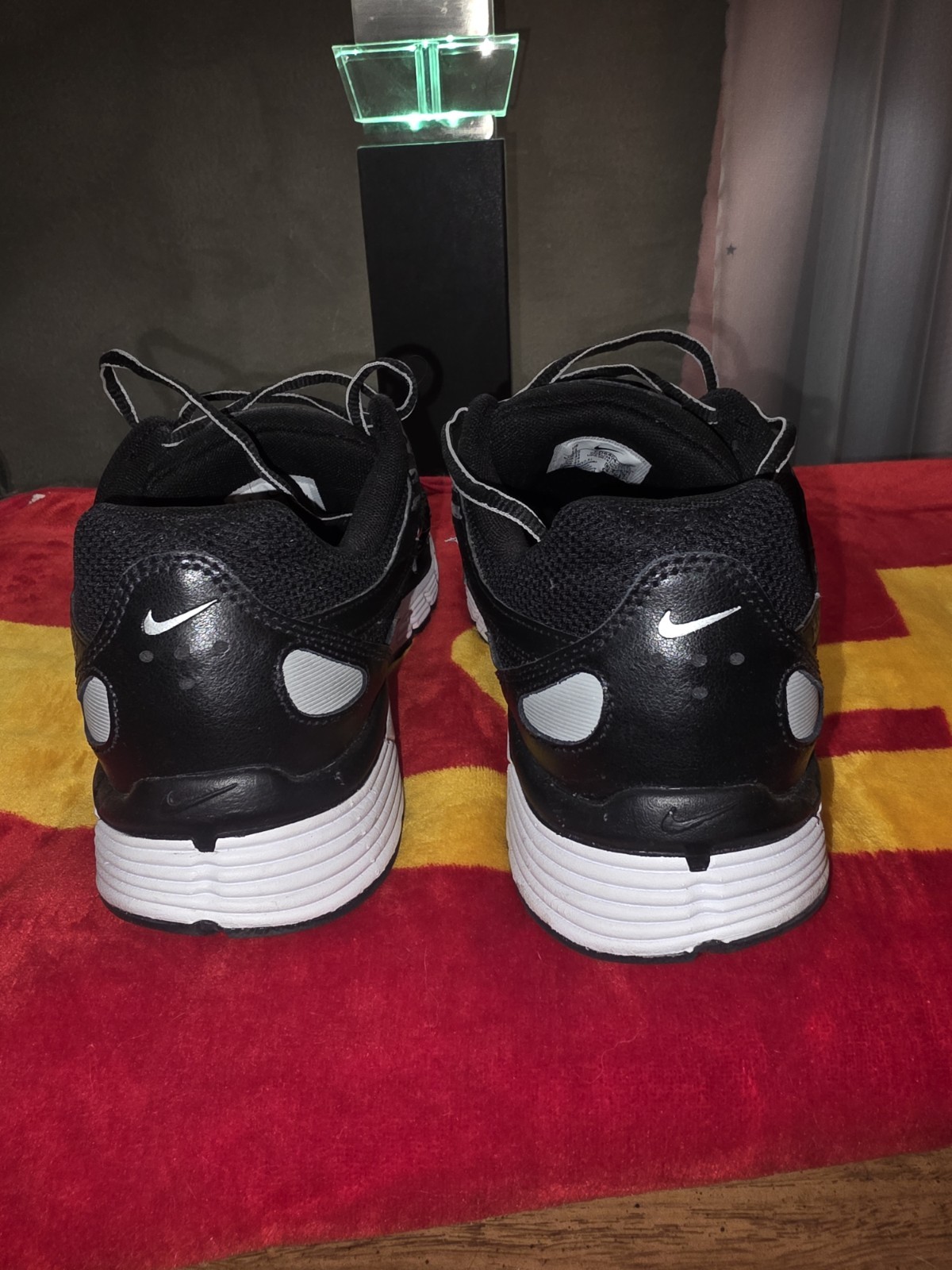 Nike P6000 Black/White/Metallic Silver /Black Mens Size 11 Athletic Shoe.