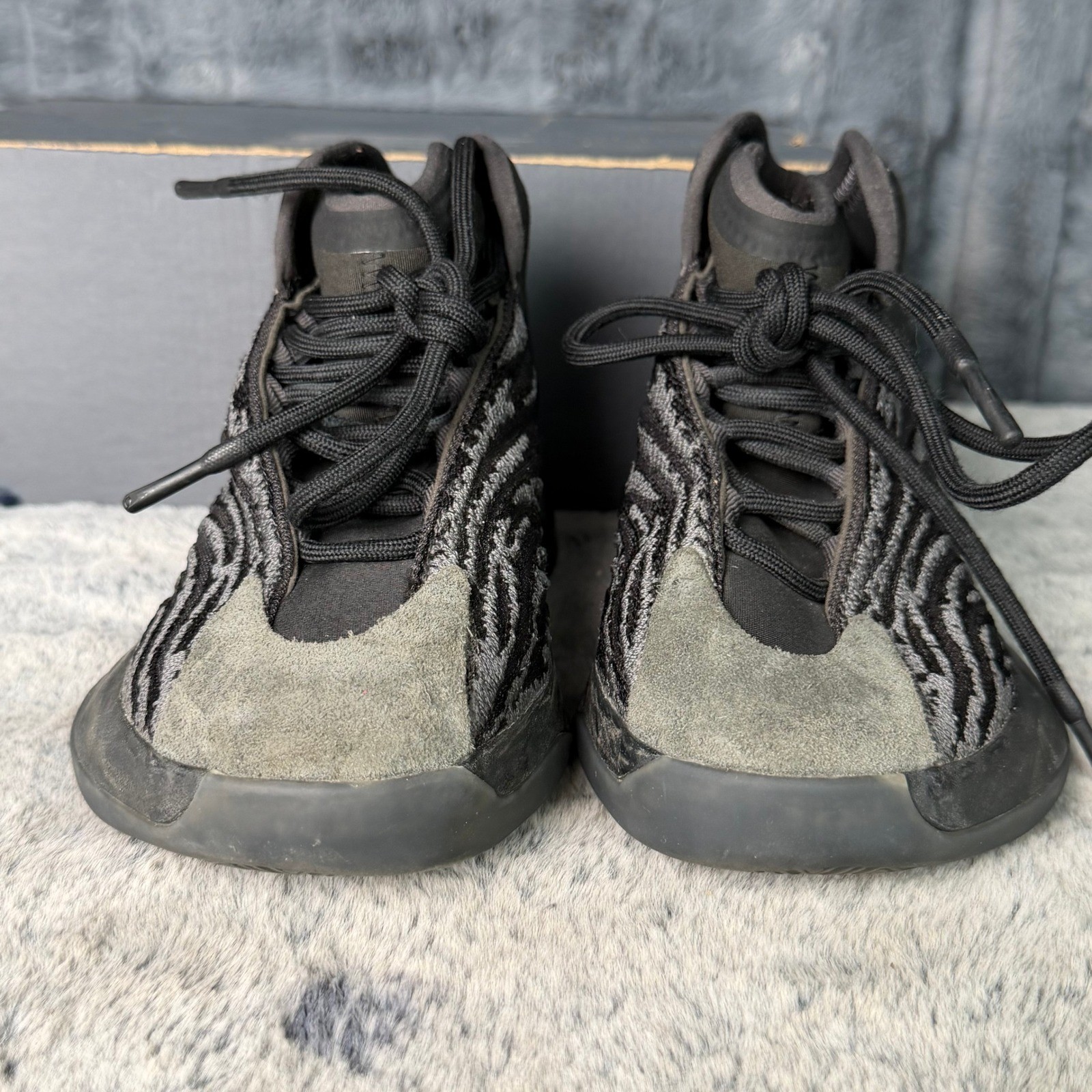 Adidas Yeezy QNTM Onyx Mens 5.5 Black Dark Grey High Top Sneakers GX1317