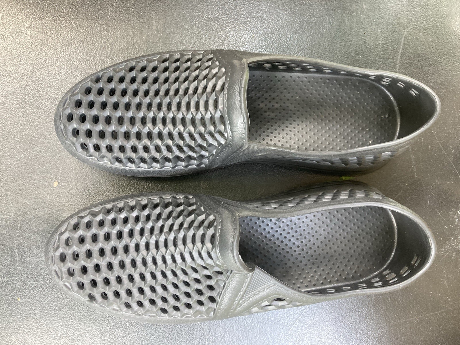 Men’s US 8-9 Thick Sole Breathable PVC Mesh Clogs Non-Slip Work Beach Shoes