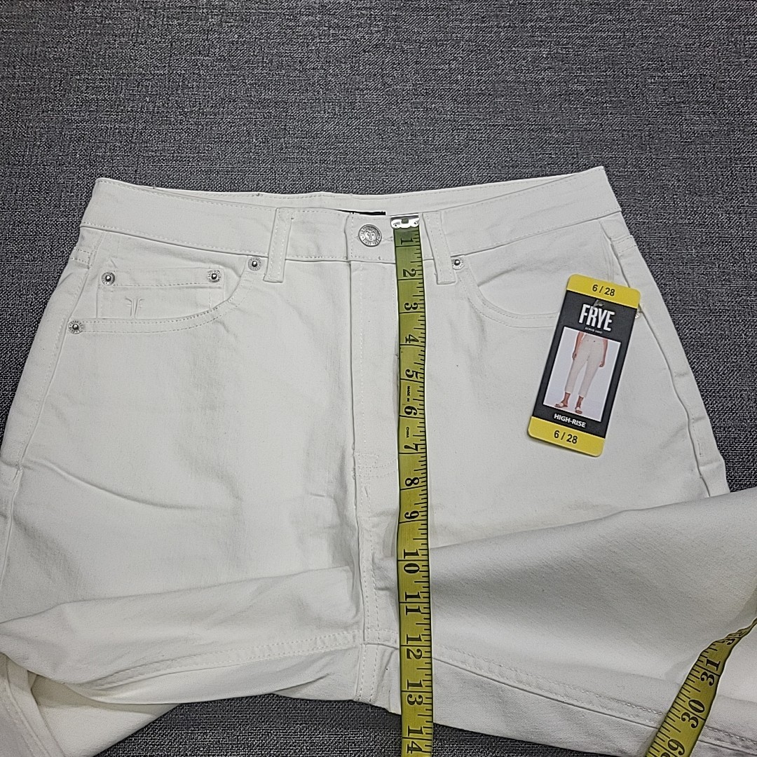 Frye Women’s Button Zip Fly High Rise Jeans with Pockets Size 6/28 Off White