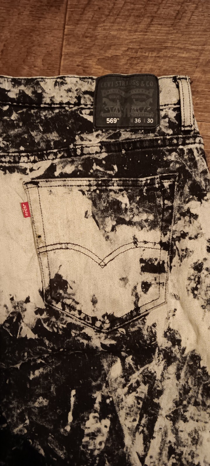 Mens Levi’s 569 Loose Straight Jeans Size 36×30 Black/White Paint Splatter