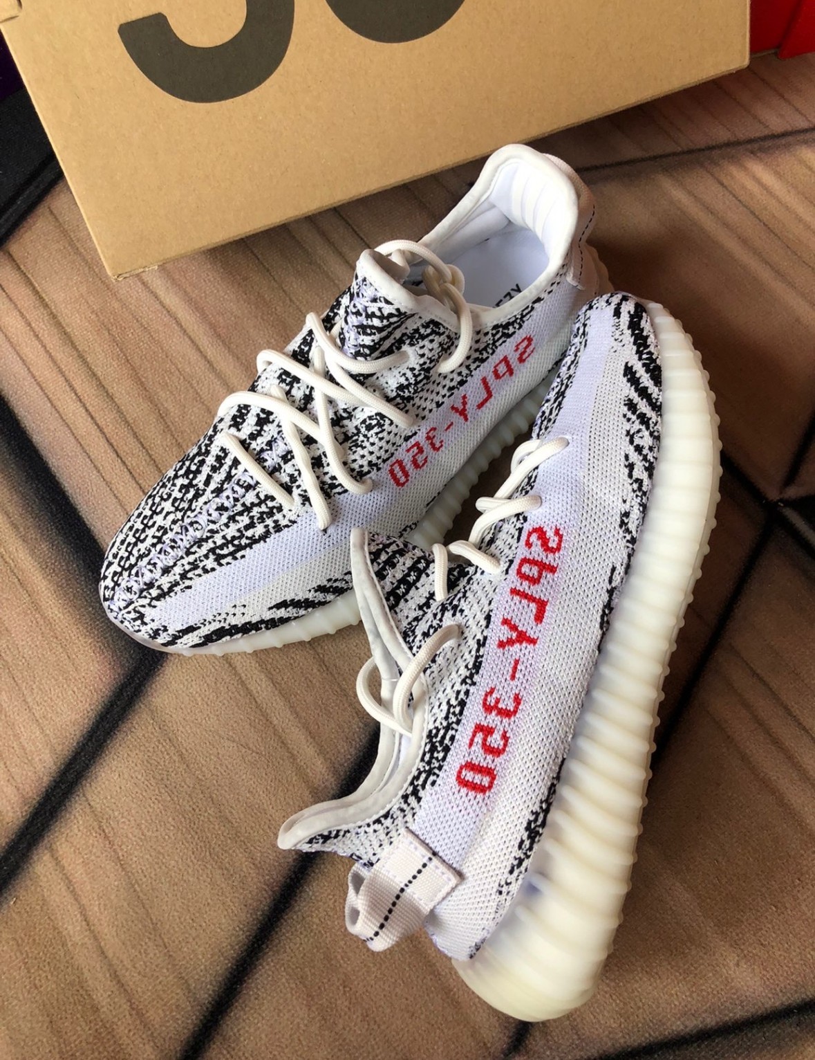 adidas Yeezy Boost 350 V2 Zebra sneaker CP9654 Men’s Size 7-10 (deadstock)