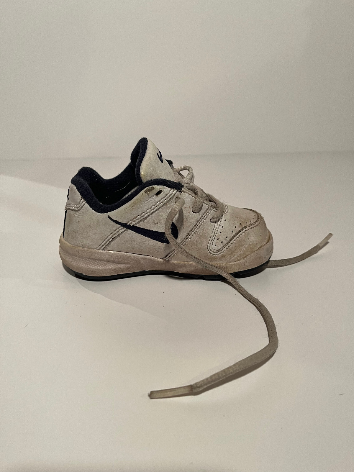 USED Nike White Navy Blue Toddler Shoes Size 5C Sneakers (See Item Description)