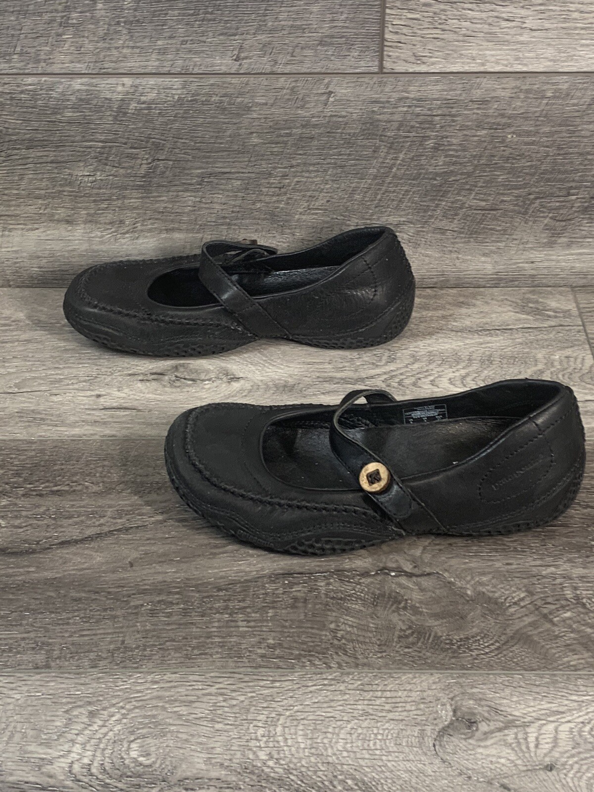 Patagonia Stitched Mary Jane Button Strap Womens 6 Poppy Black