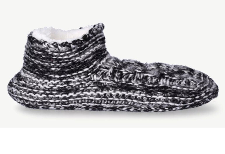 joyspun slipper socks with grippy soles. one size fits most. shoe size 7-9.5