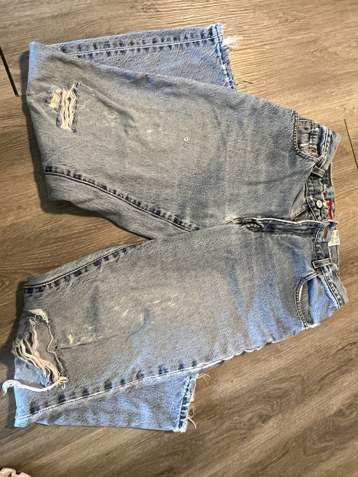 Vintage 550 Levi’s Relaxed Fit Tapered Light Wash Cotton Denim 5-Pocket Jeans