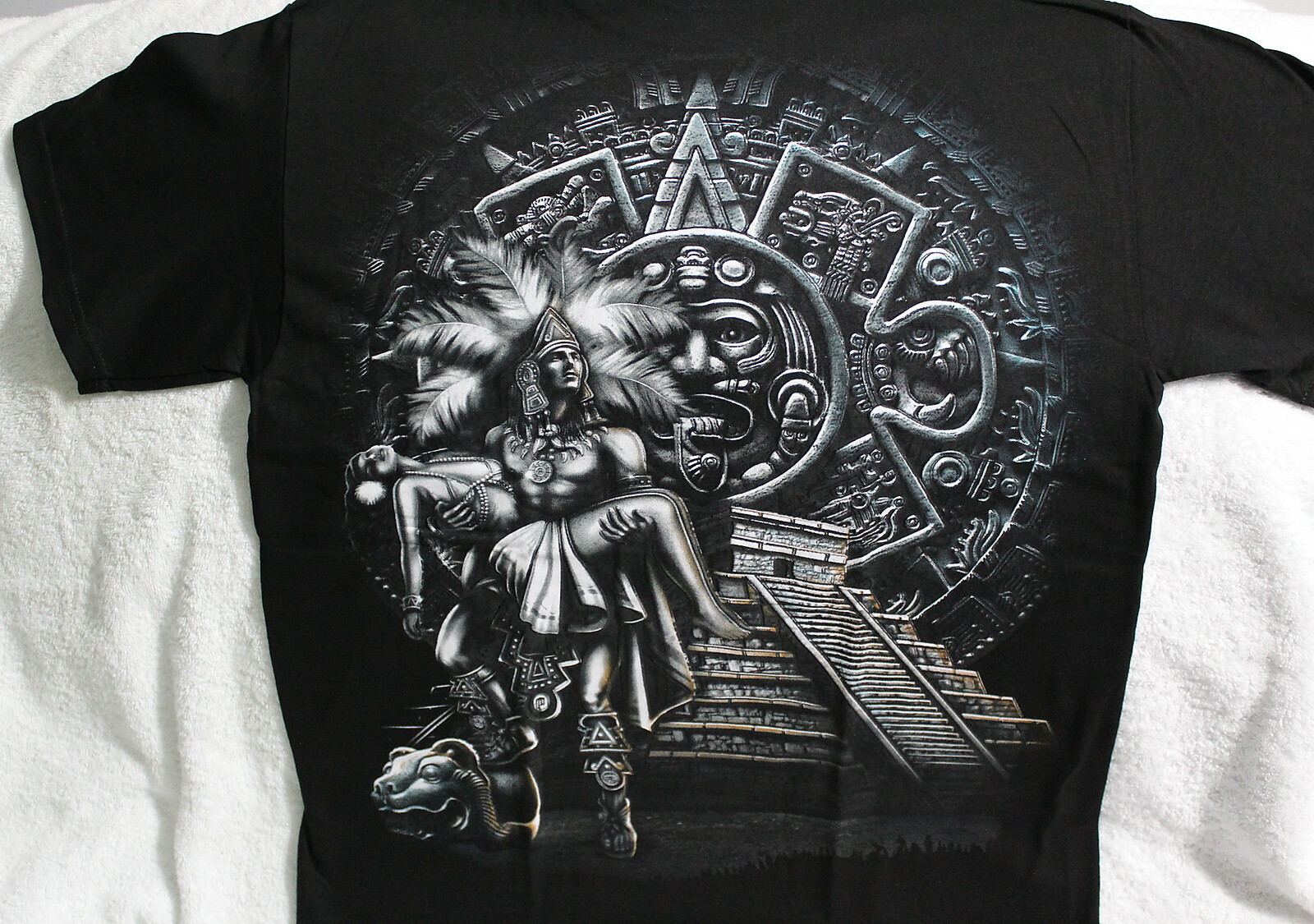 AZTEC WARRIOR AND LADY AZTEC CALENDAR SUN STONE MAYAN PYRAMID T-SHIRT
