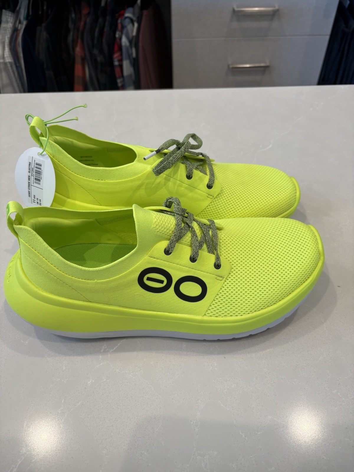 Brand New Men’s Oofos Oomy Stride Electra Size 11
