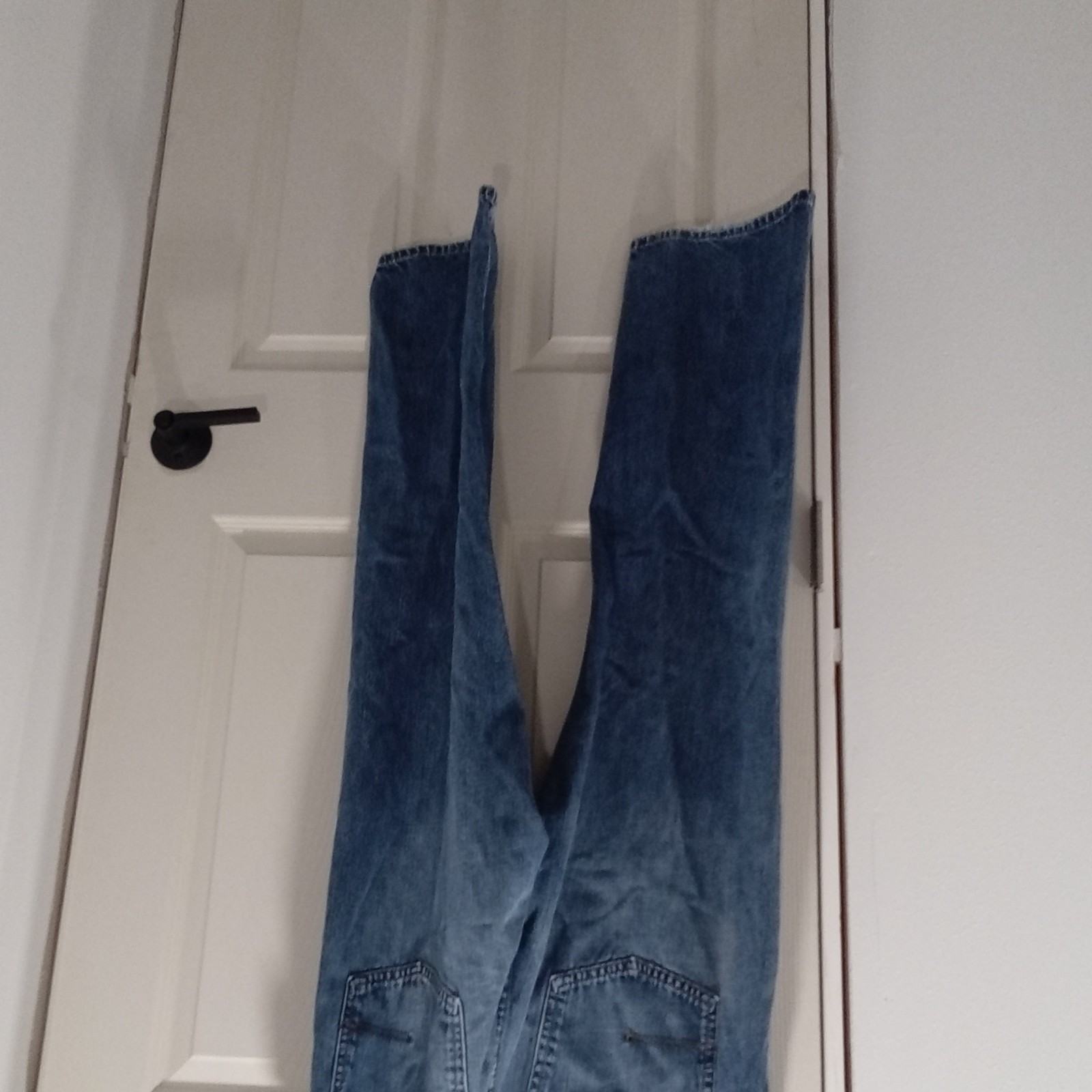 Calvin Klein Jeans Men’s Relaxed Fit Straight Leg Medium Wash 40