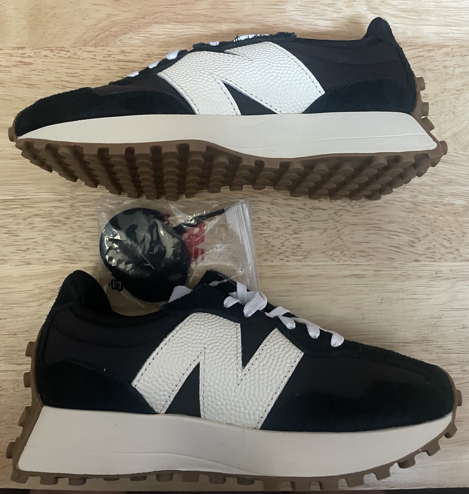 new balance 327 The Intelligent Choice Size 4 Men or 5.5 Women’s Black NEW