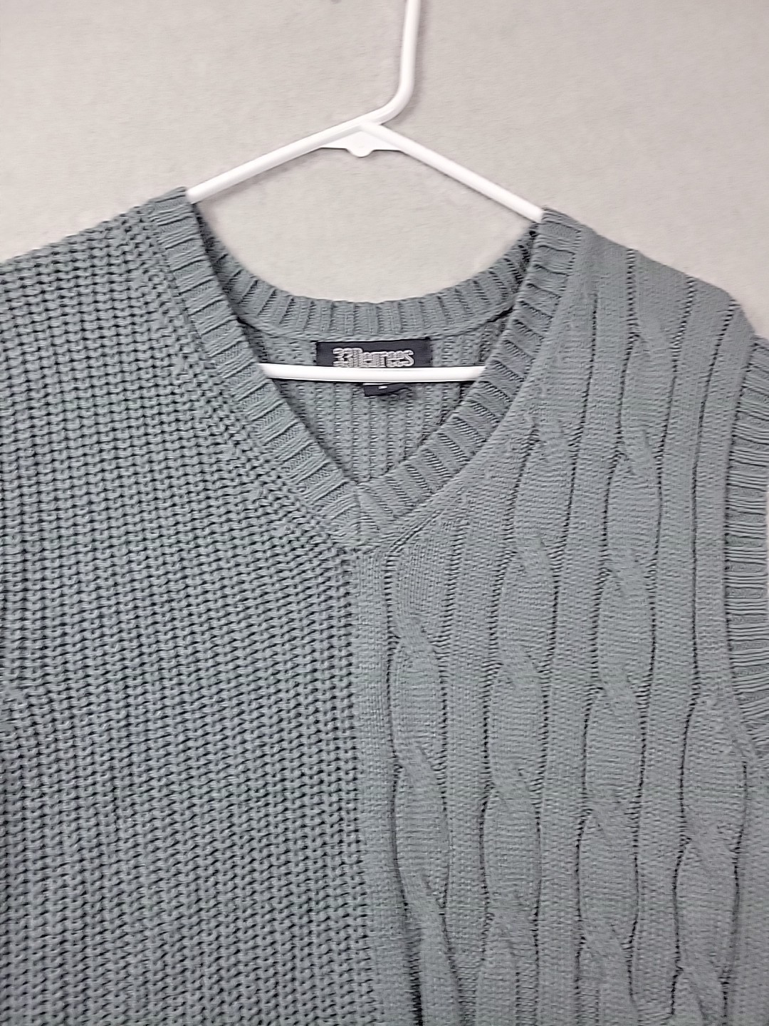 33 Degrees Gray Knit Cotton V Neck Mixed Cableknit Sweater Vest Men’s Small