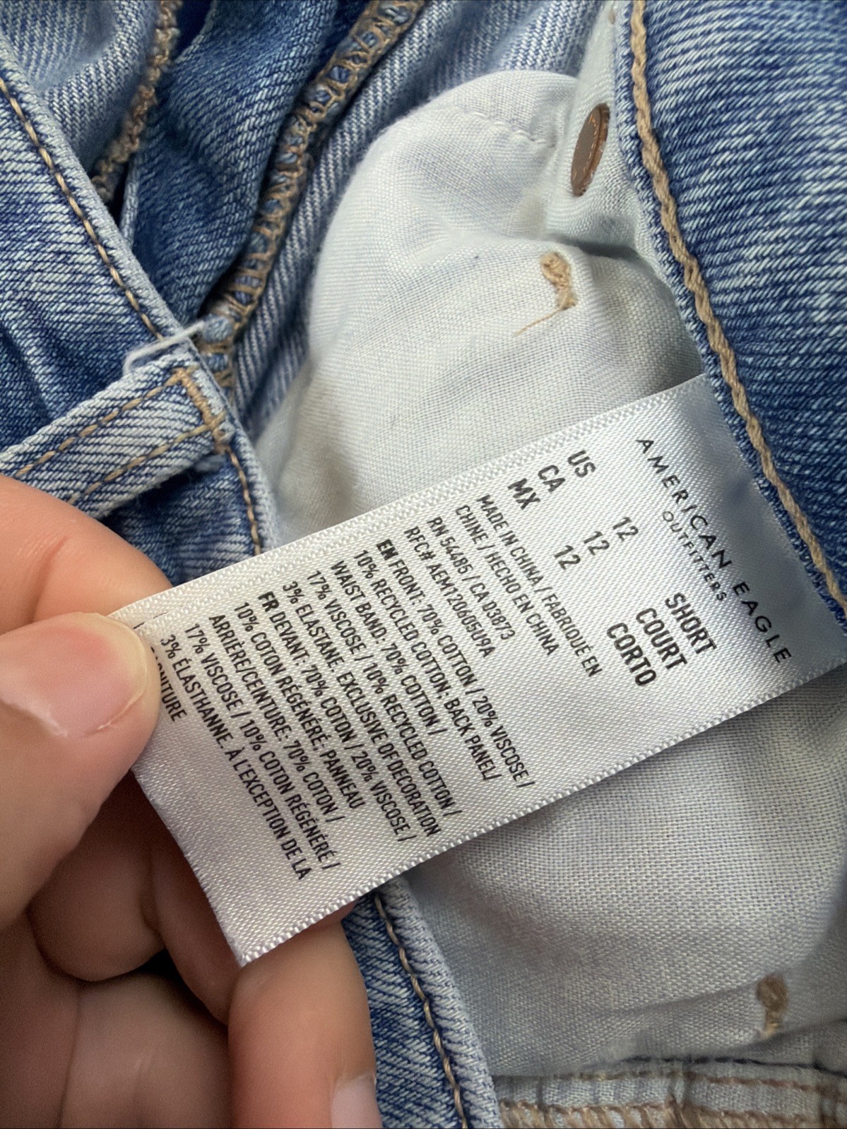 american eagle strigid Mom Jeans Womens Size 12 Medium Wash Thrashed