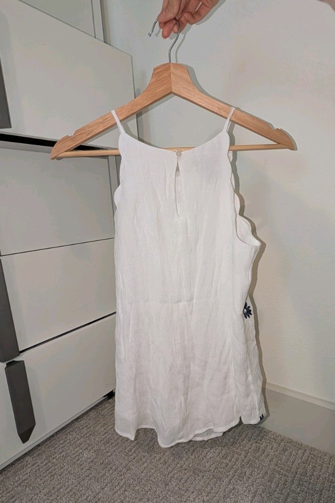 white I.N. San Francisco Floral Sleeveless Blouse, Size M