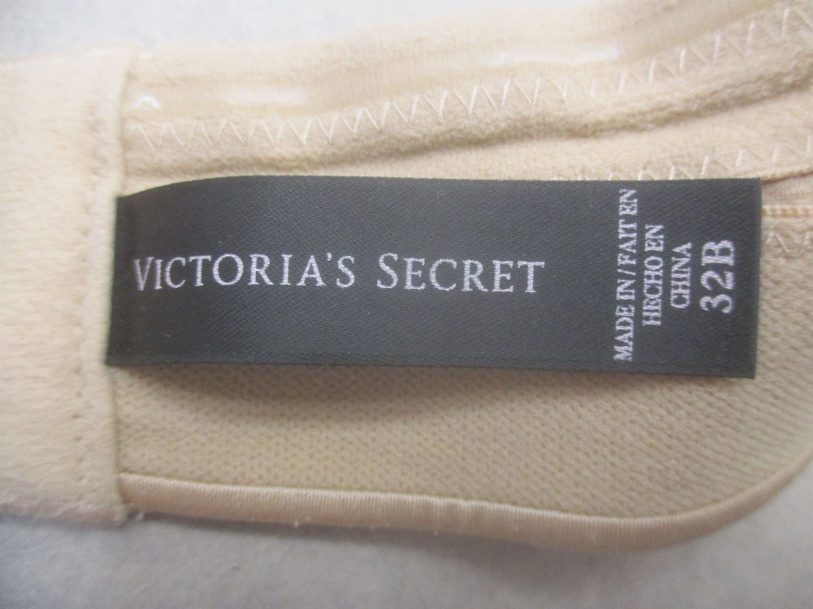 32B Victorias Secret Women Beige Lined Underwired Back Closure Strapless Bra 10R