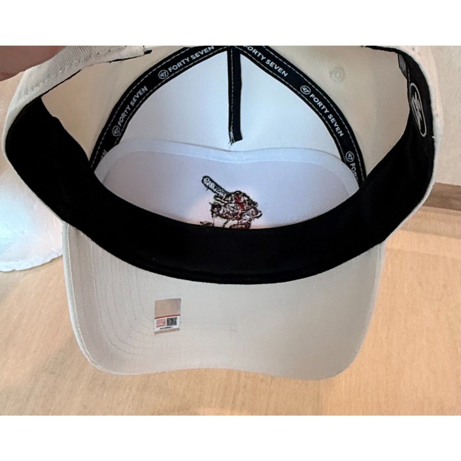 Retro Sporty Arkansas Razorbacks 47 Hitch Cream Baseball Snapback Hat NWOT