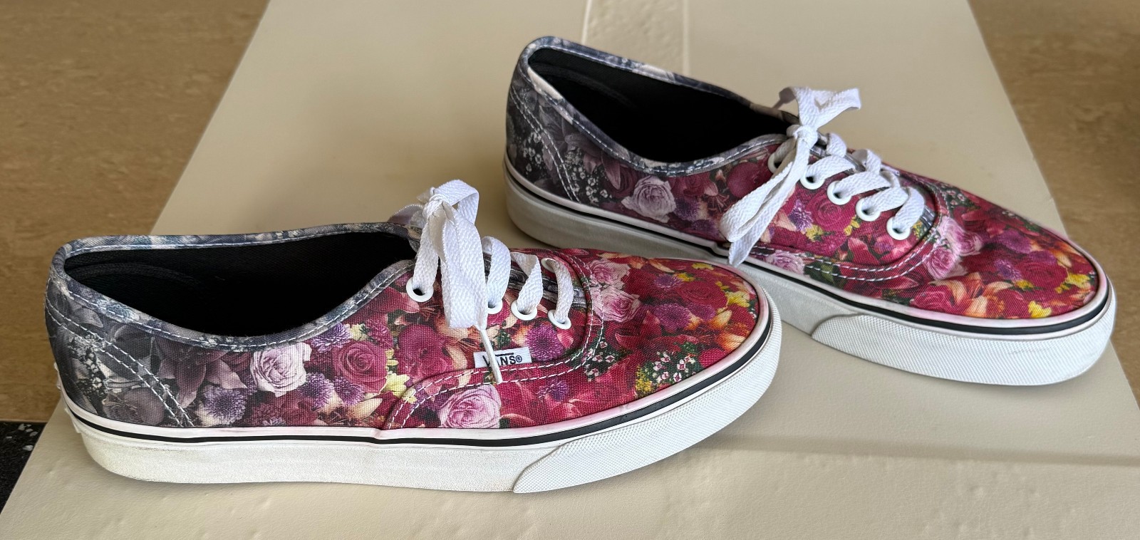VANS CLASSIC UNISEX SNEAKERS MEN: 8 WOMEN: 9.5 FLORAL LACE UP COMFORT