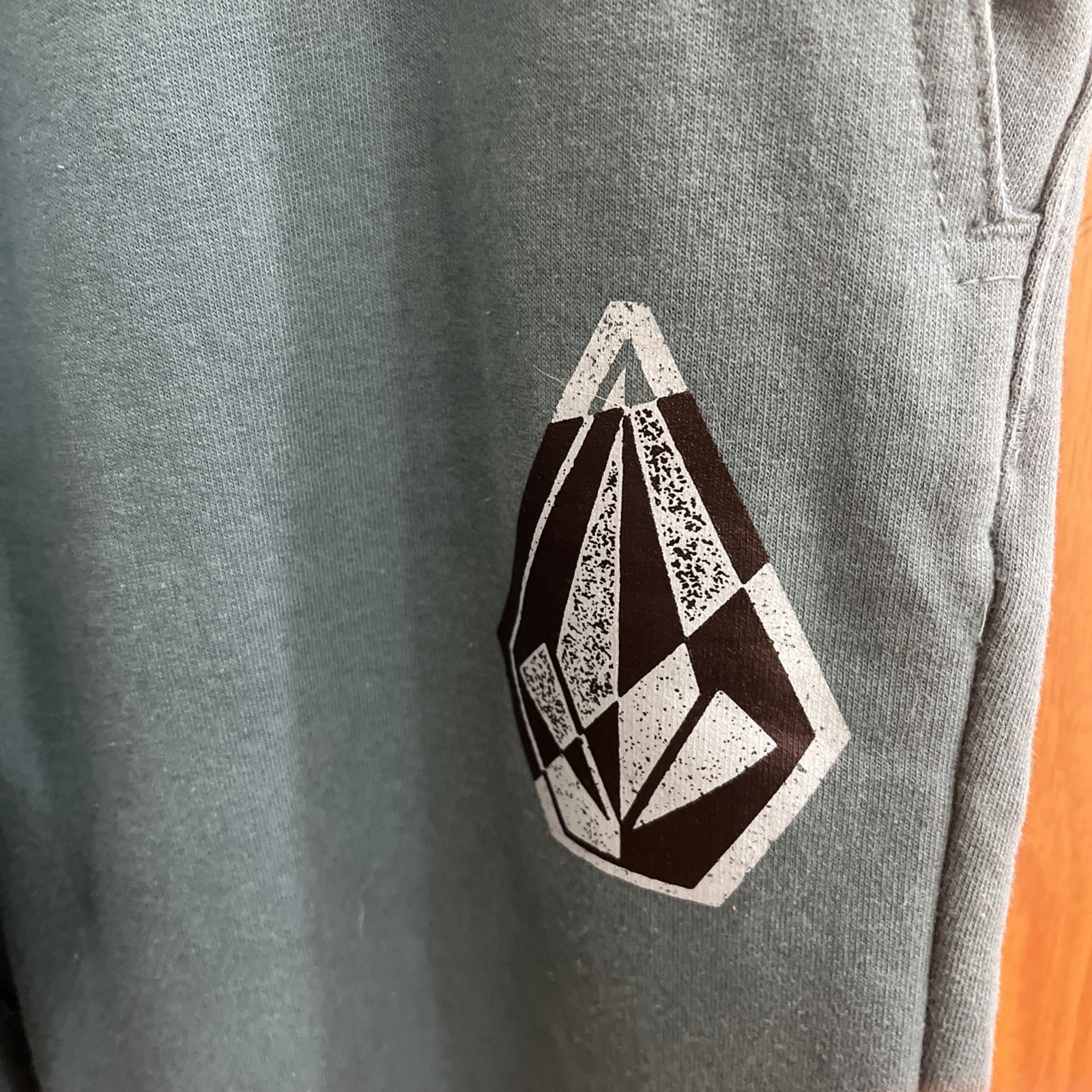Volcom True to This Green Fleece Drawstring 10″ Inseam Shorts Men’s Size Small