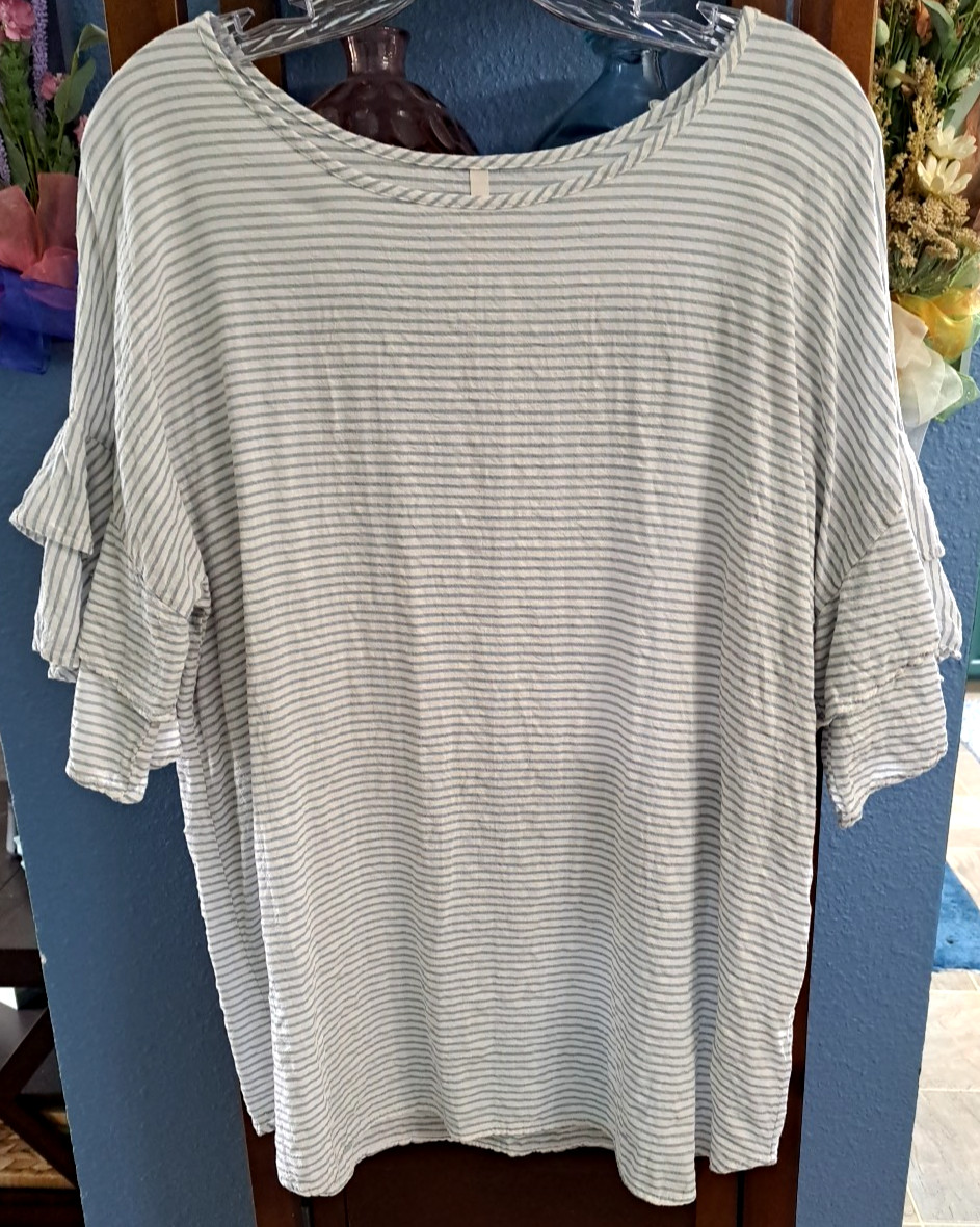 Lime N Chili Women’s L Blue White Striped Boat Neck 3/4 Tiered Sleeve Tunic Top