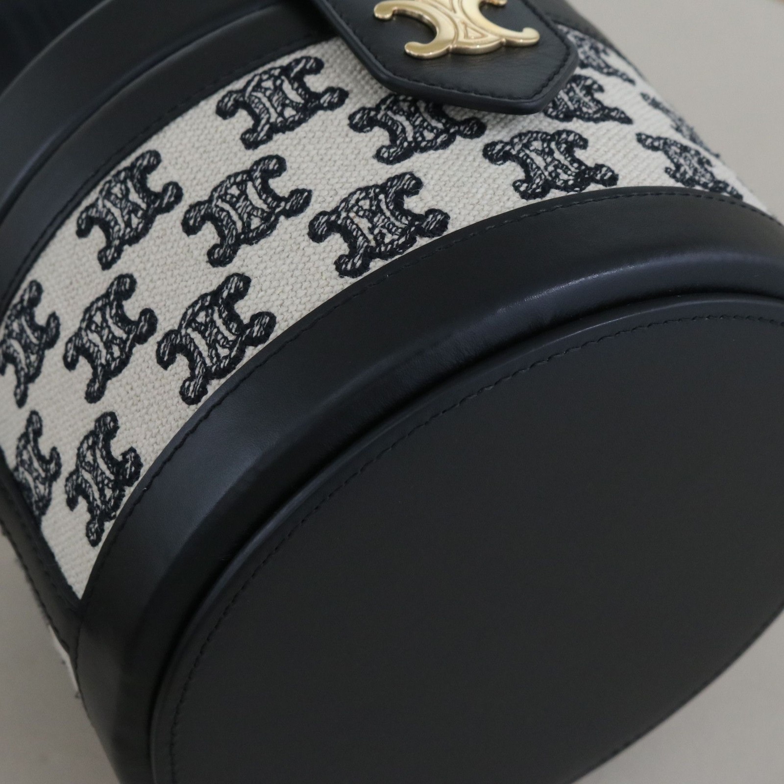 Celine Pre-Owned Authentic Box Clutch 17*12*17cm Free Tracked Shipping
