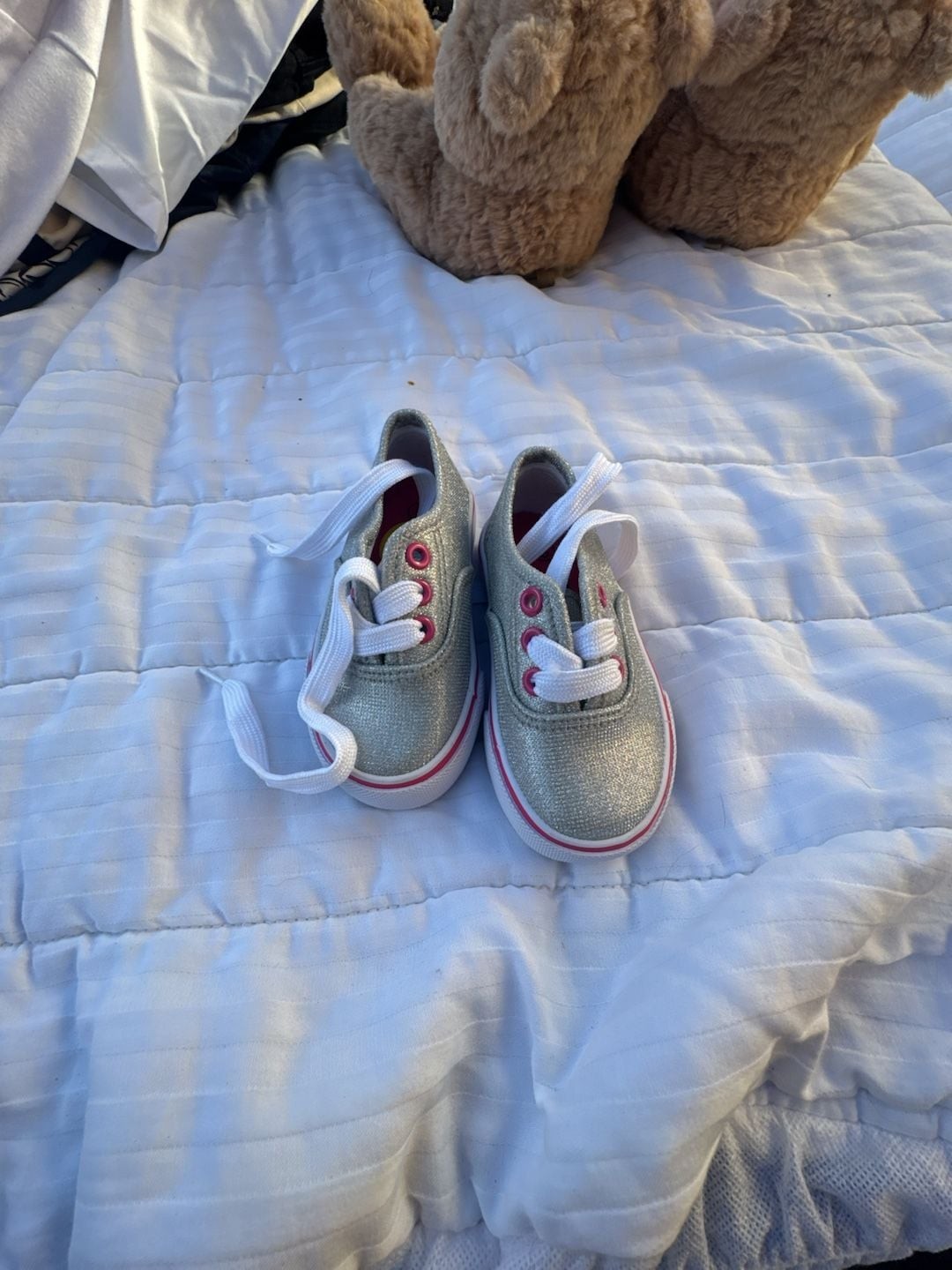 Wiggles Girls Toddler Silver Glitter Lace-Up Sneakers Size 5