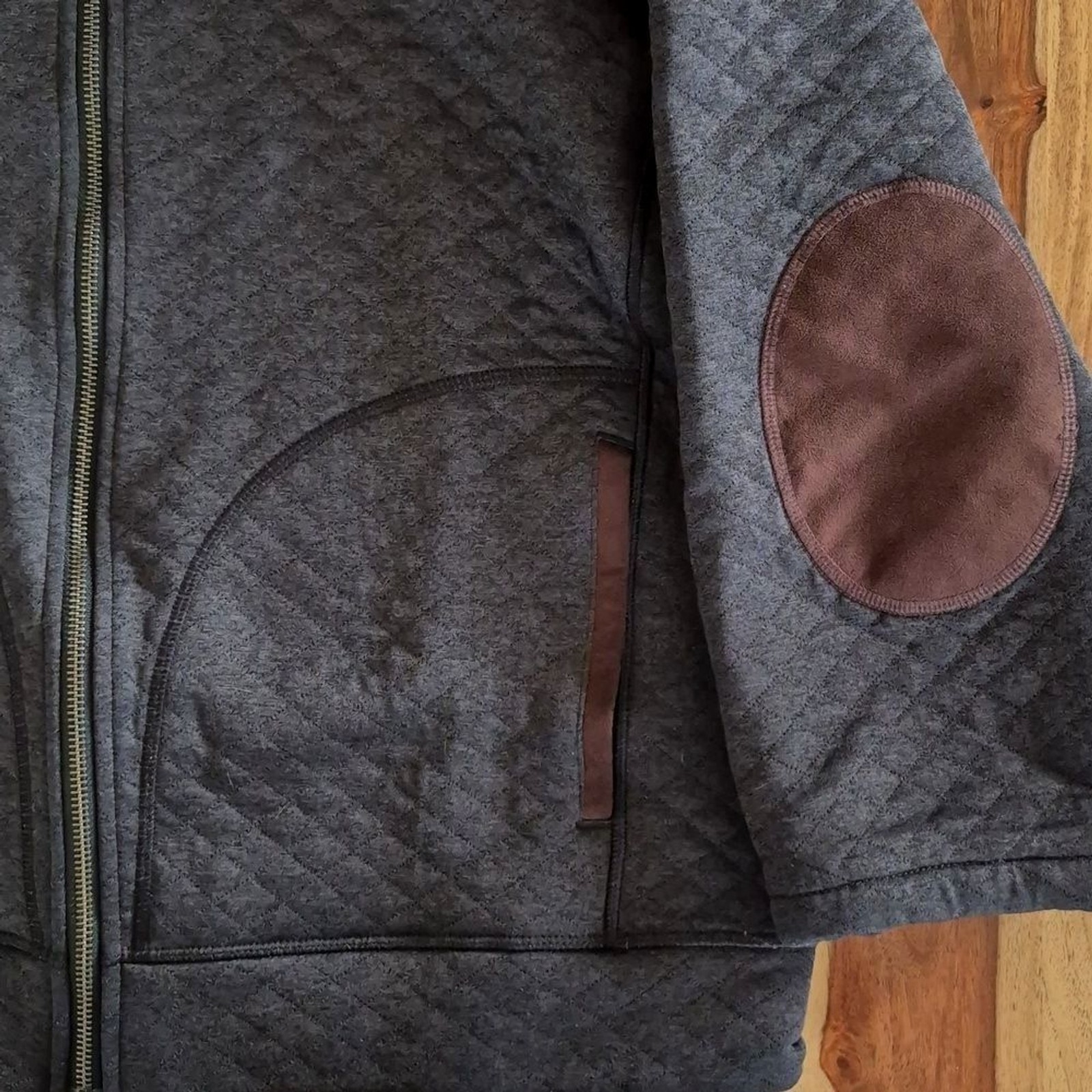 Cremieux Classics, Gray Quilted Jacket With Brown Elbow Patch
