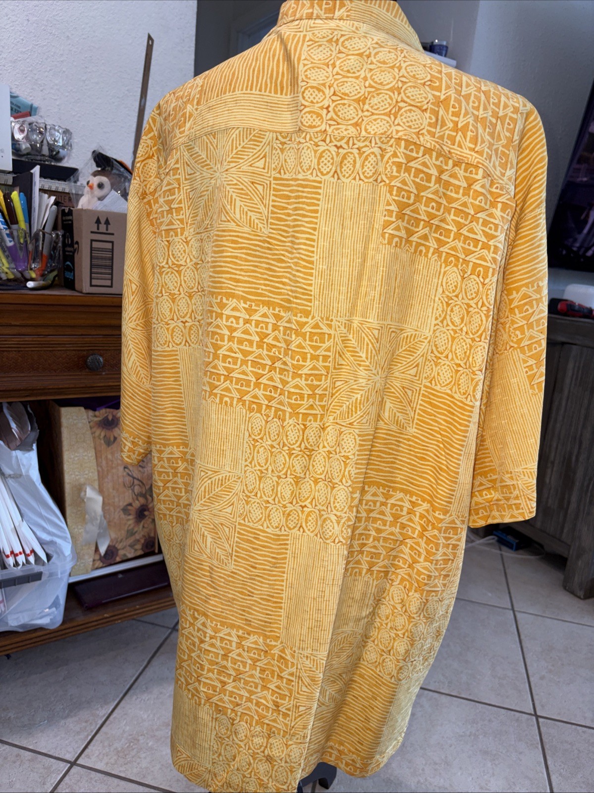 Tommy Bahama Shirt Men’s Large Yellow Pineapple Silk Camp Short Sleeve