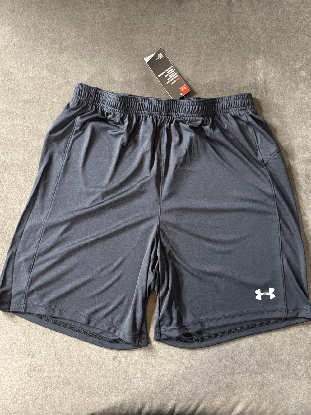 Under Armour Men’s Black Athletic Sport Shorts LARGE HeatGear Loose Fit NWT