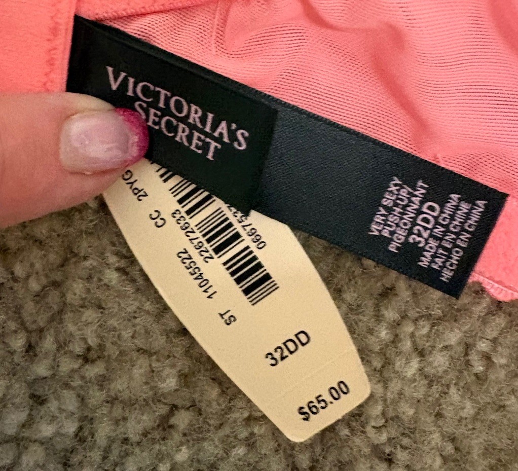 Victoria’s Secret Very Sexy Push Up Bra NWT 32DD Coral Lace